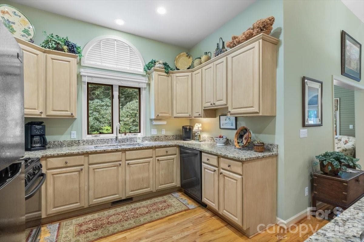 Single Family Residence at 21 Crescent Trail, Highlands, photo 6 of 46