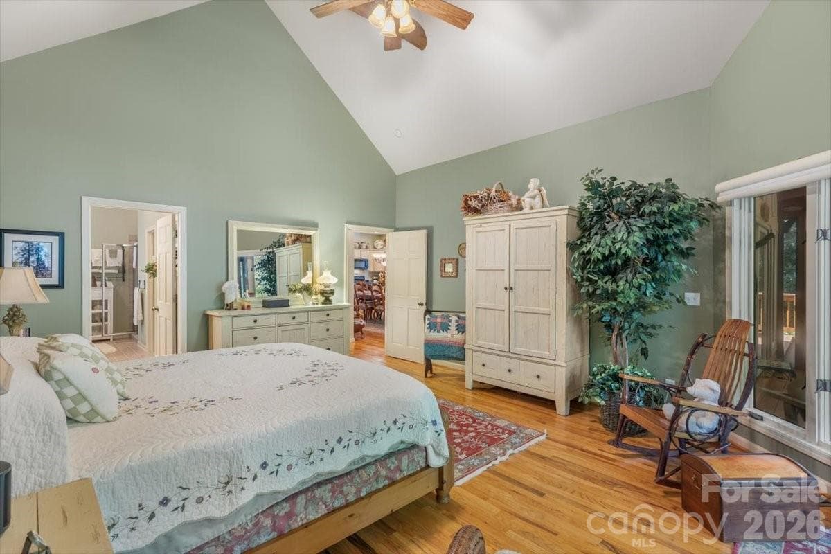 Single Family Residence at 21 Crescent Trail, Highlands, photo 19 of 46