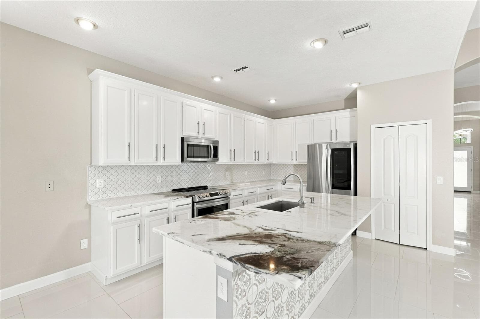 Single Family Residence at 1028 APPIAN PL, WESLEY CHAPEL, photo 19 of 43