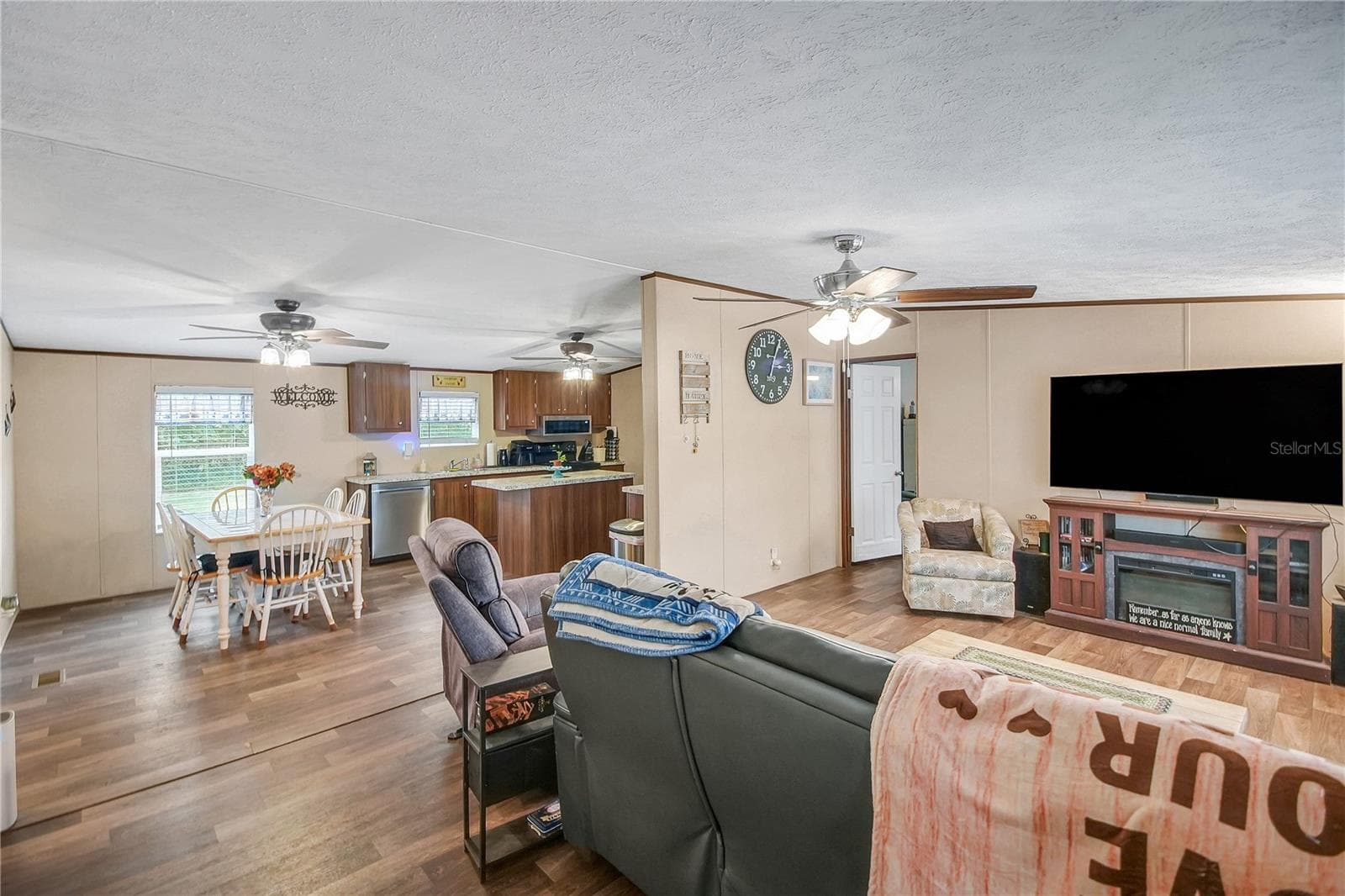 Manufactured Home at 15068 SE 105TH AVE, SUMMERFIELD, photo 10 of 36