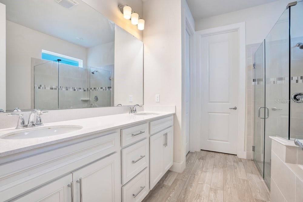 primary bathroom / dual sinks - 704 FOX EDGE CT, OVIEDO