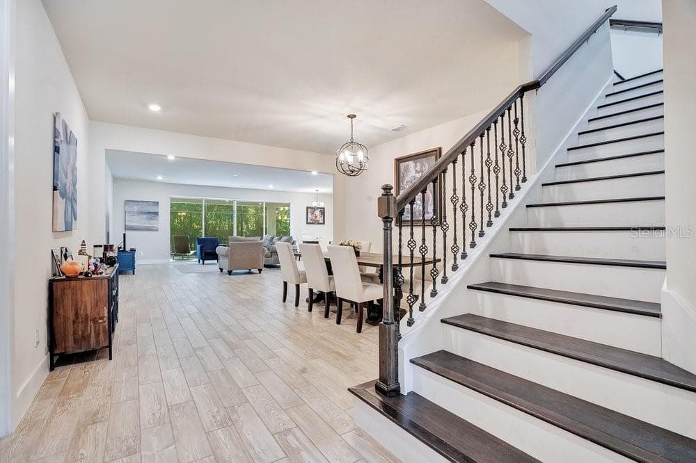 staircase - 704 FOX EDGE CT, OVIEDO