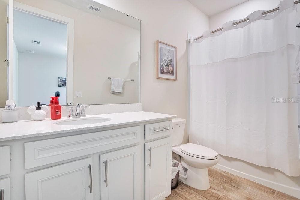bath 2 / ensuite in bedroom 2 - 704 FOX EDGE CT, OVIEDO