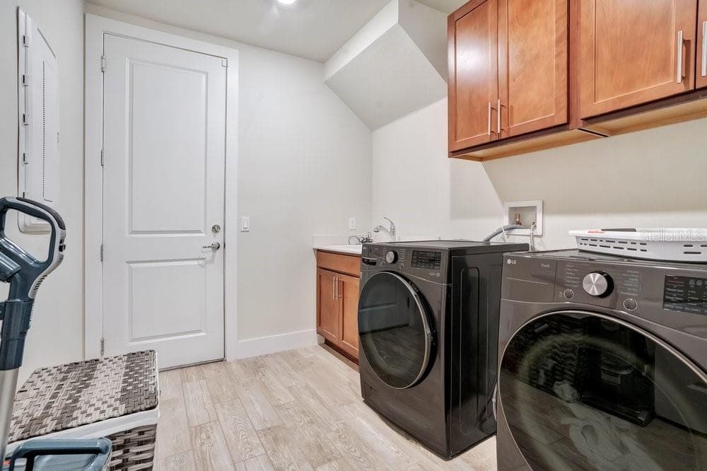 laundry room - 704 FOX EDGE CT, OVIEDO