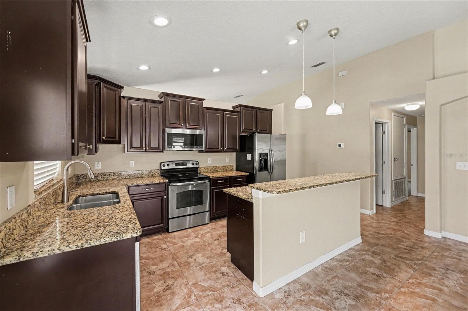 Single Family Residence at 10216 STEDFAST CT, RUSKIN, photo 4 of 15