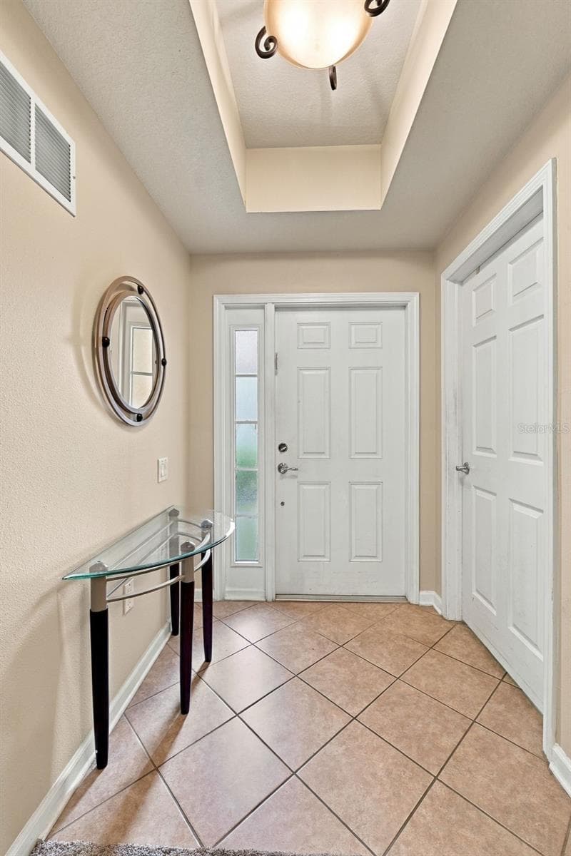 Foyer - 802 LANTERN WAY #101, CLEARWATER