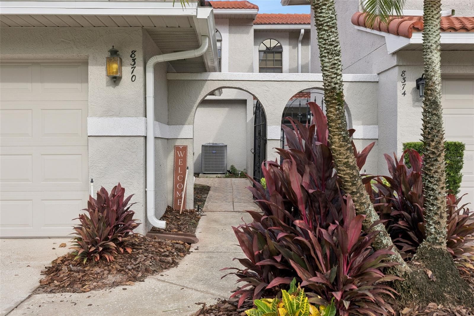 Private entryway - 8370 SANDPOINT BLVD, ORLANDO