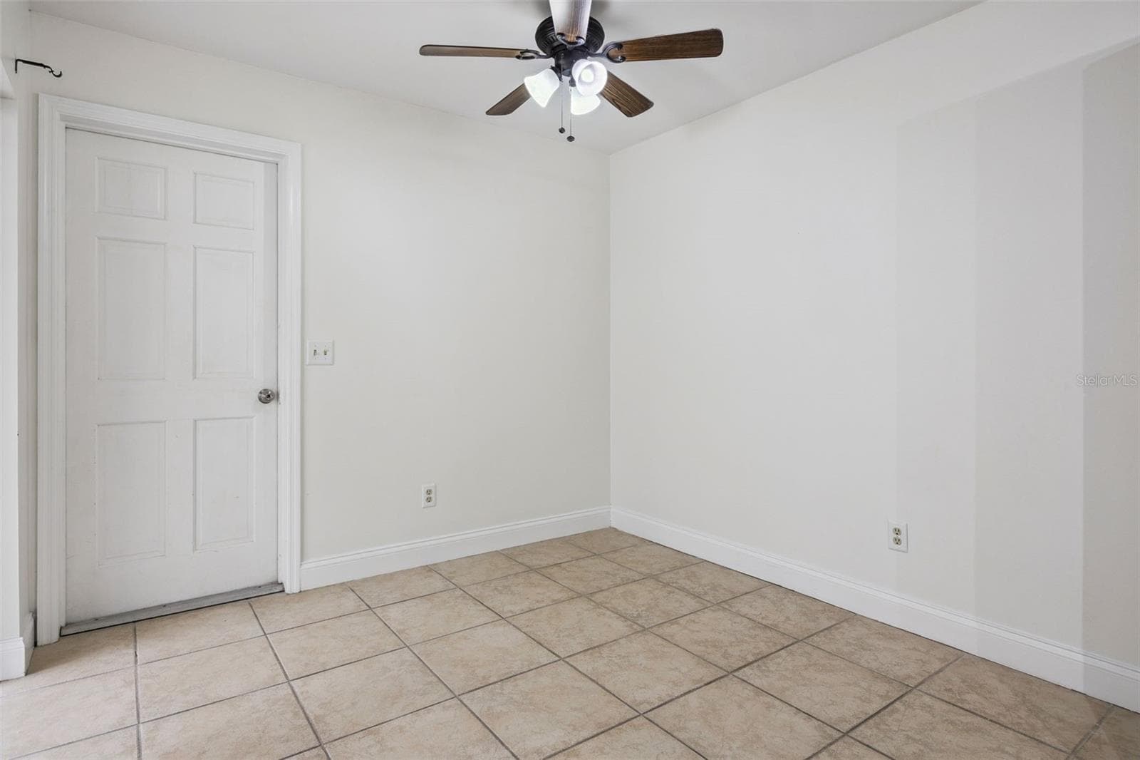 Kitchen nook - 8370 SANDPOINT BLVD, ORLANDO