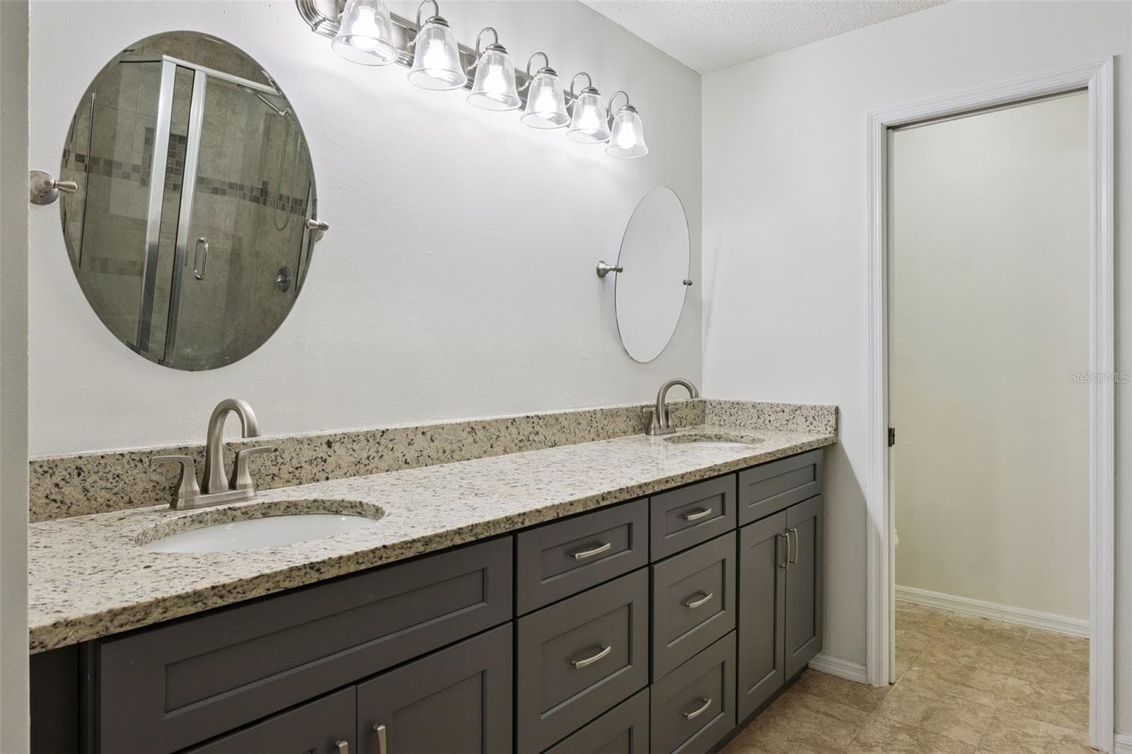 Primary bedroom Dual sink/vanity - 8370 SANDPOINT BLVD, ORLANDO