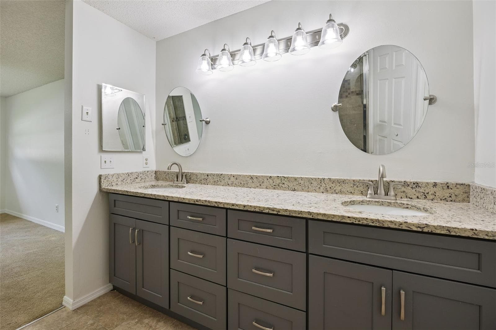 Primary bedroom Dual sink/vanity - 8370 SANDPOINT BLVD, ORLANDO