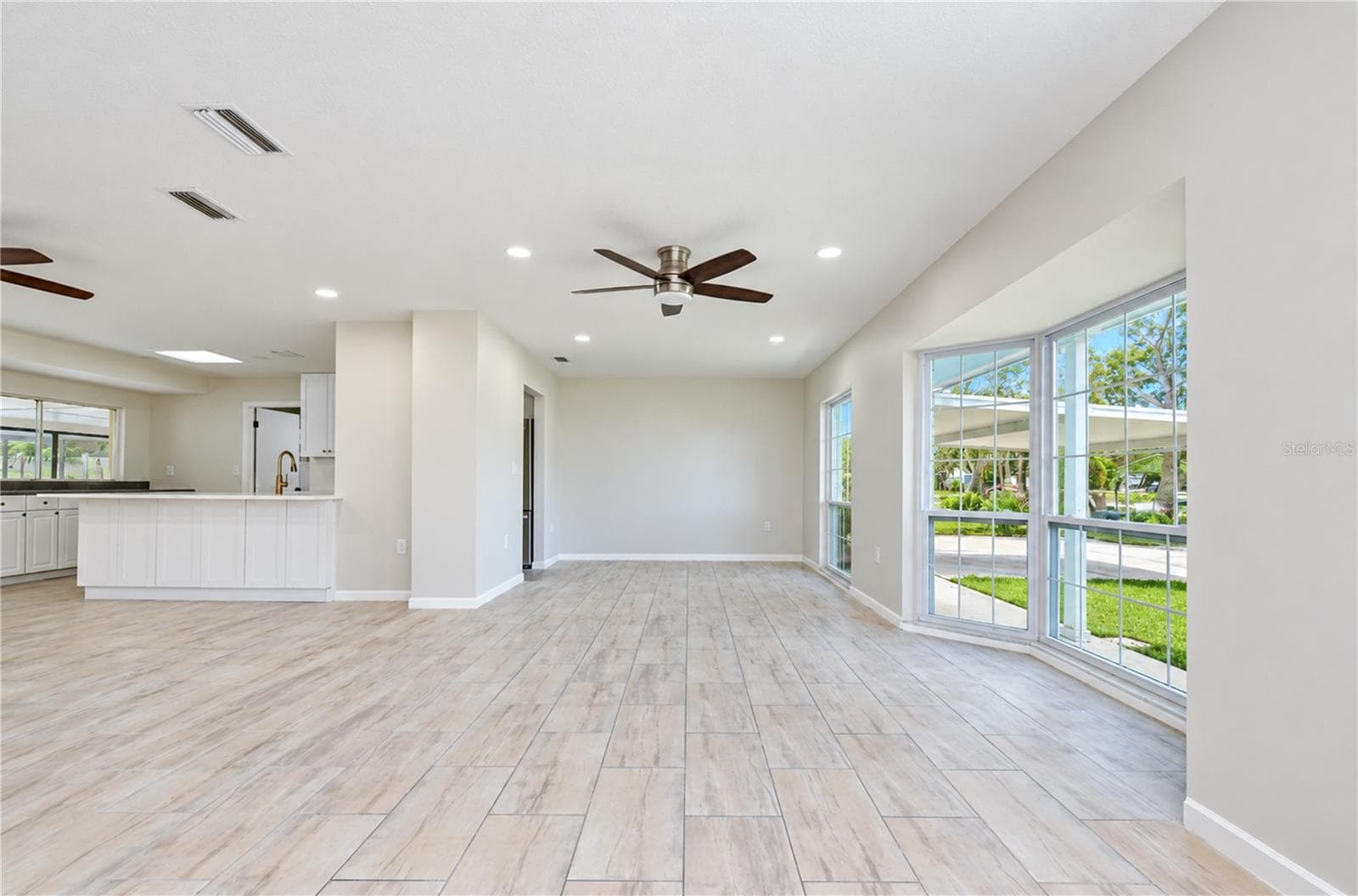 Single Family Residence at 8013 W ELM ST, TAMPA, photo 5 of 35