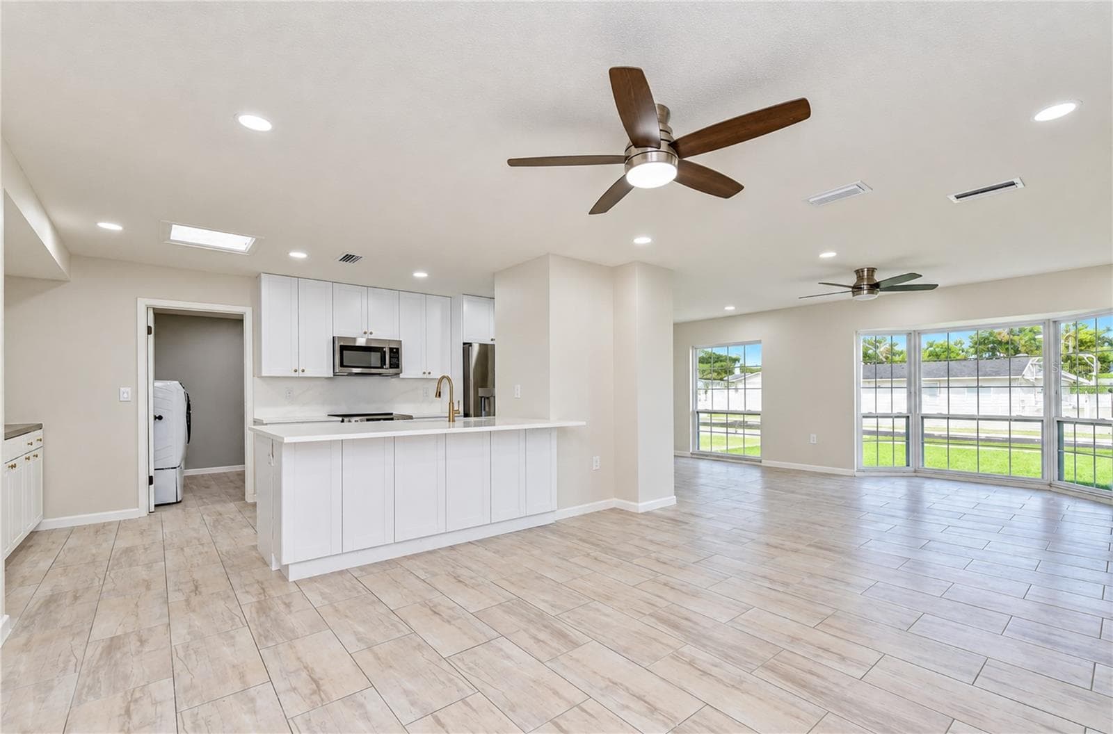 Single Family Residence at 8013 W ELM ST, TAMPA, photo 9 of 35