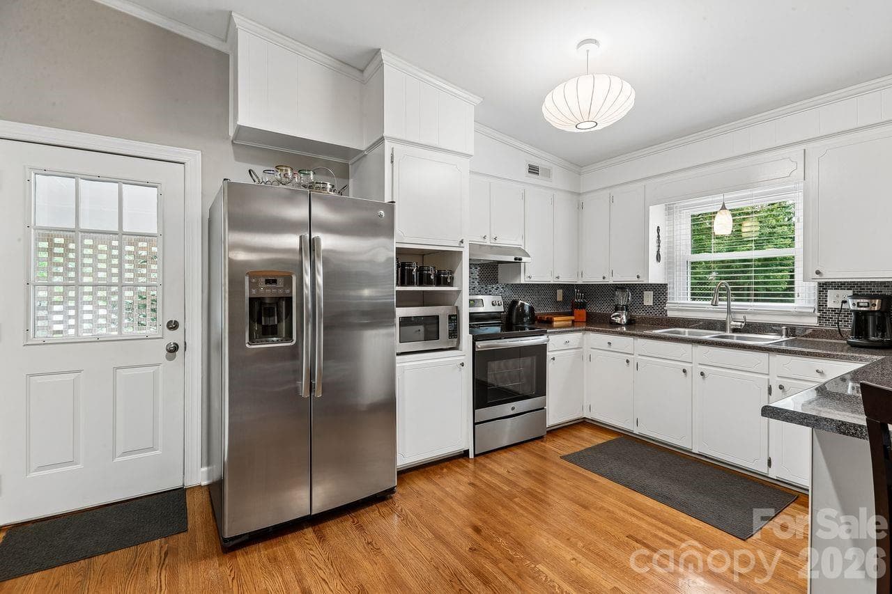 Single Family Residence at 122 Chanticleer Court, Charlotte, photo 12 of 36