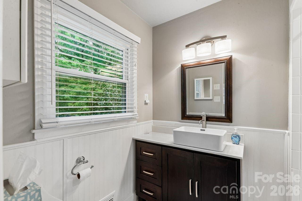 Primary custom vanity - 122 Chanticleer Court, Charlotte