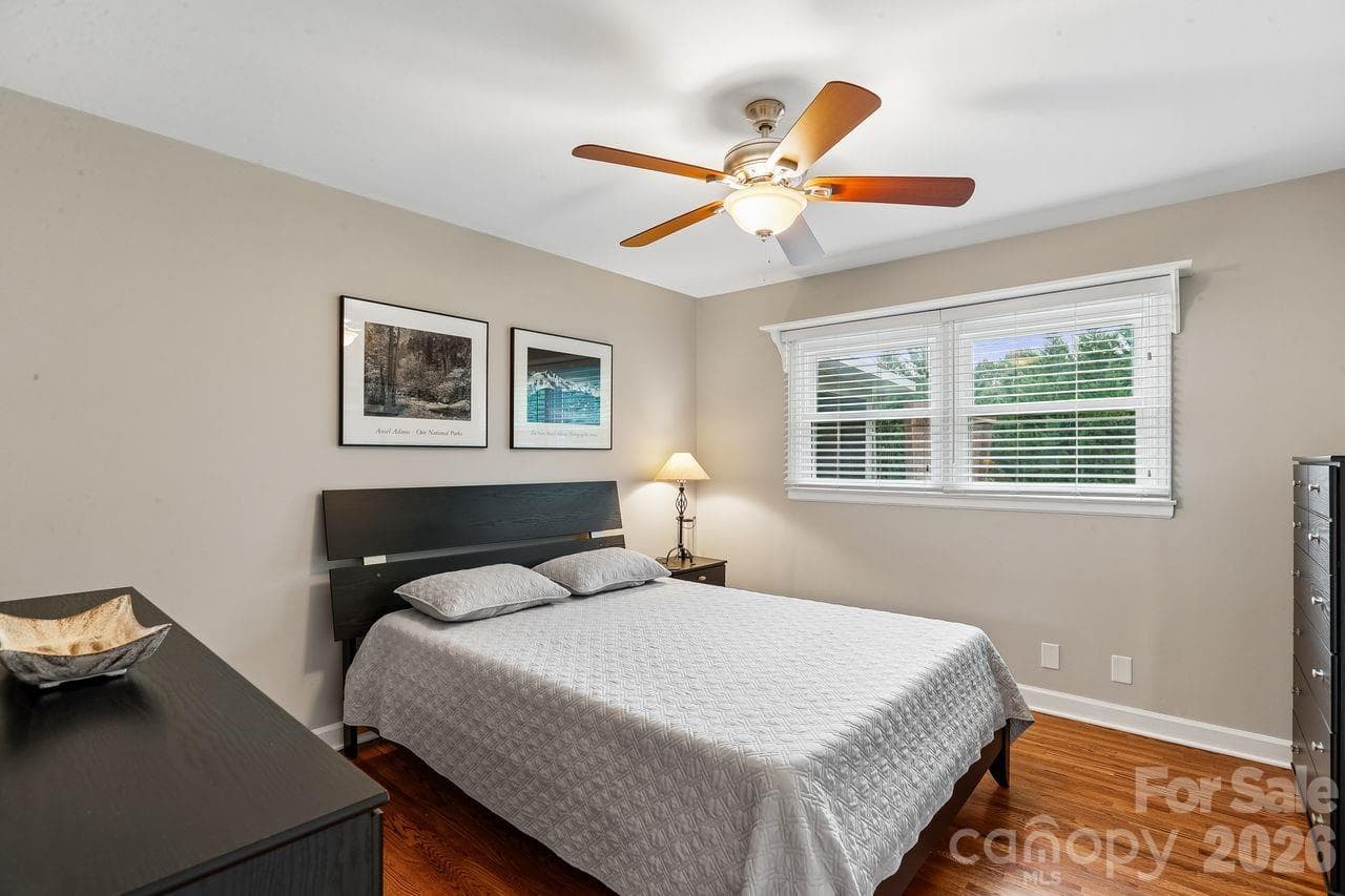 Secondary bedroom - 122 Chanticleer Court, Charlotte