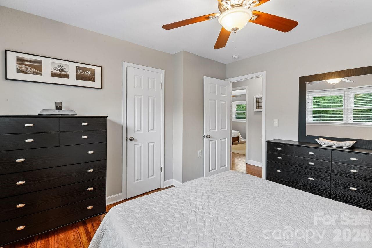 Single Family Residence at 122 Chanticleer Court, Charlotte, photo 19 of 36