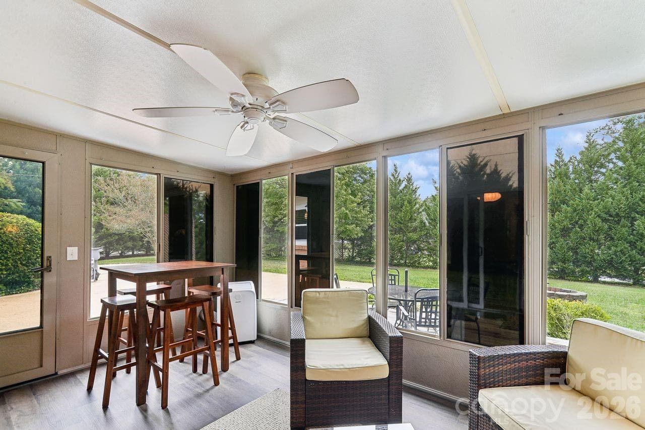 Single Family Residence at 122 Chanticleer Court, Charlotte, photo 25 of 36
