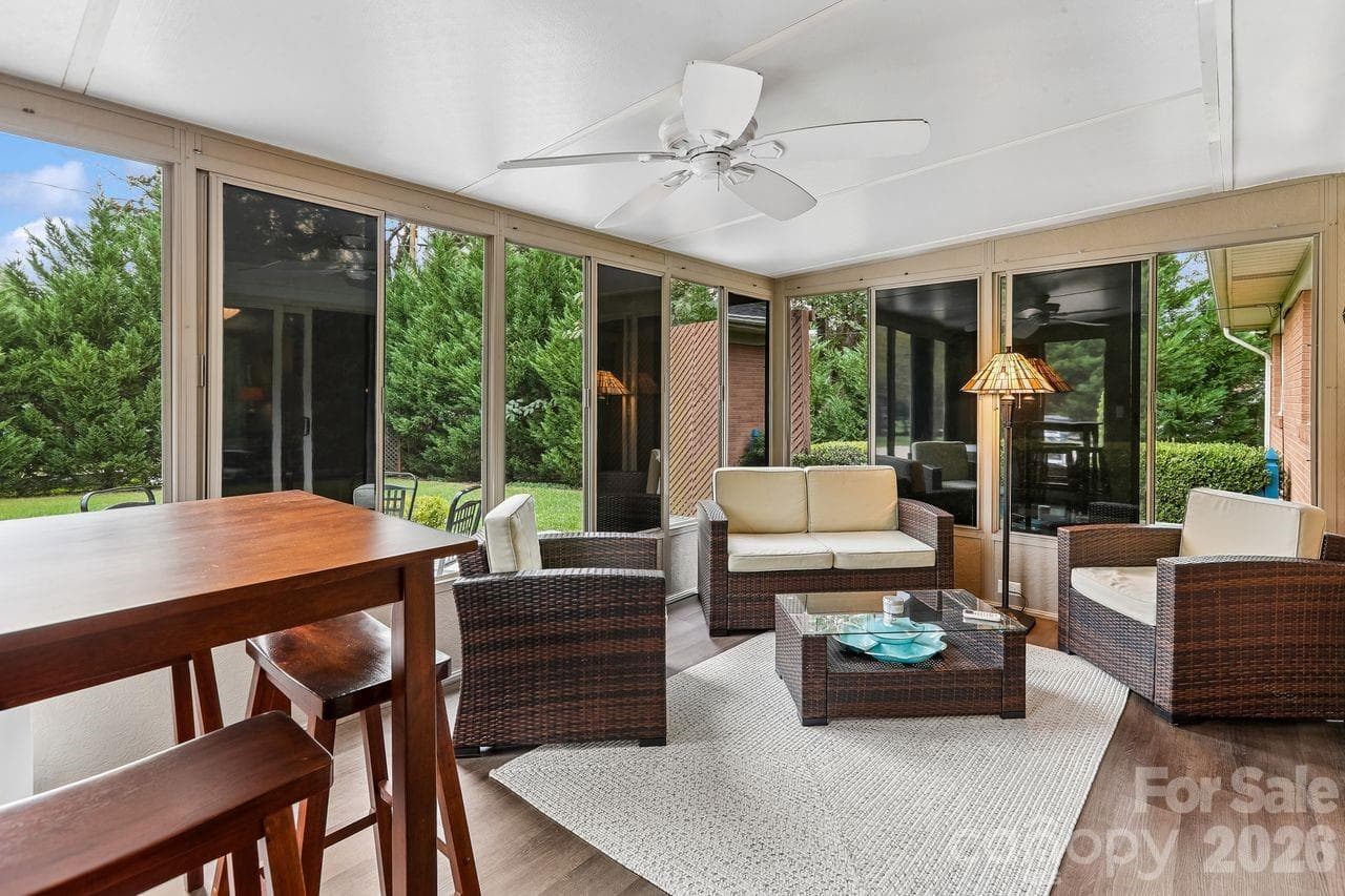 Single Family Residence at 122 Chanticleer Court, Charlotte, photo 26 of 36