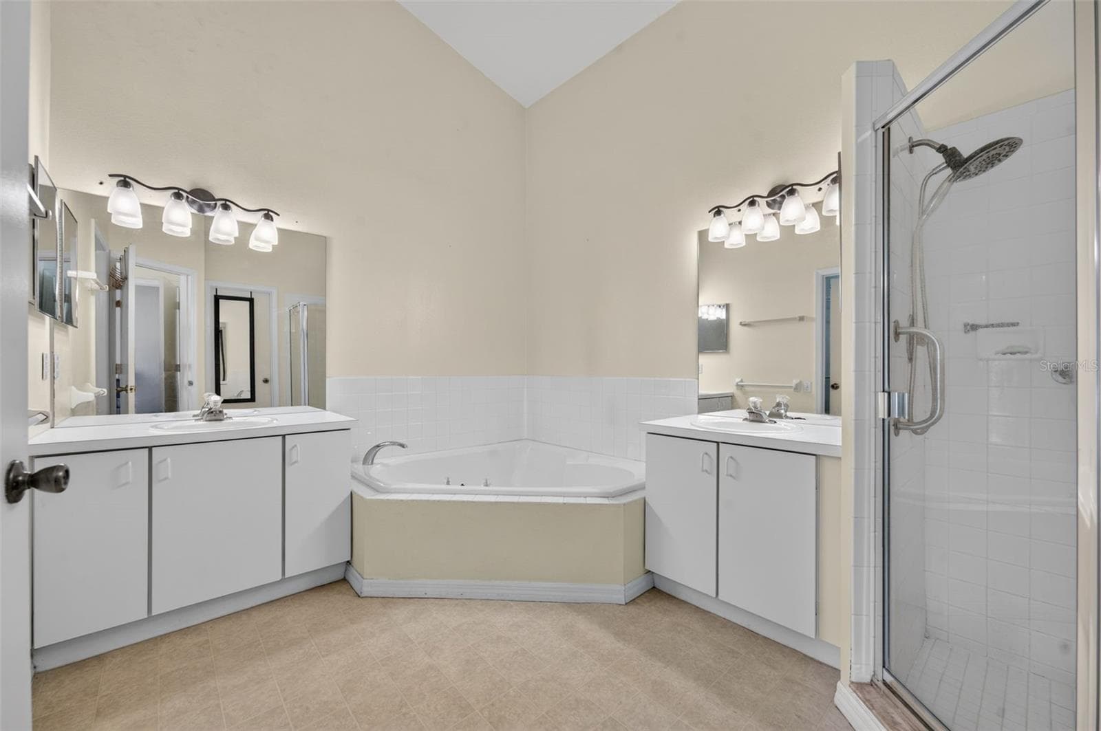 Condominium at 6126 SUNNYVALE DR #2303, ORLANDO, photo 36 of 48