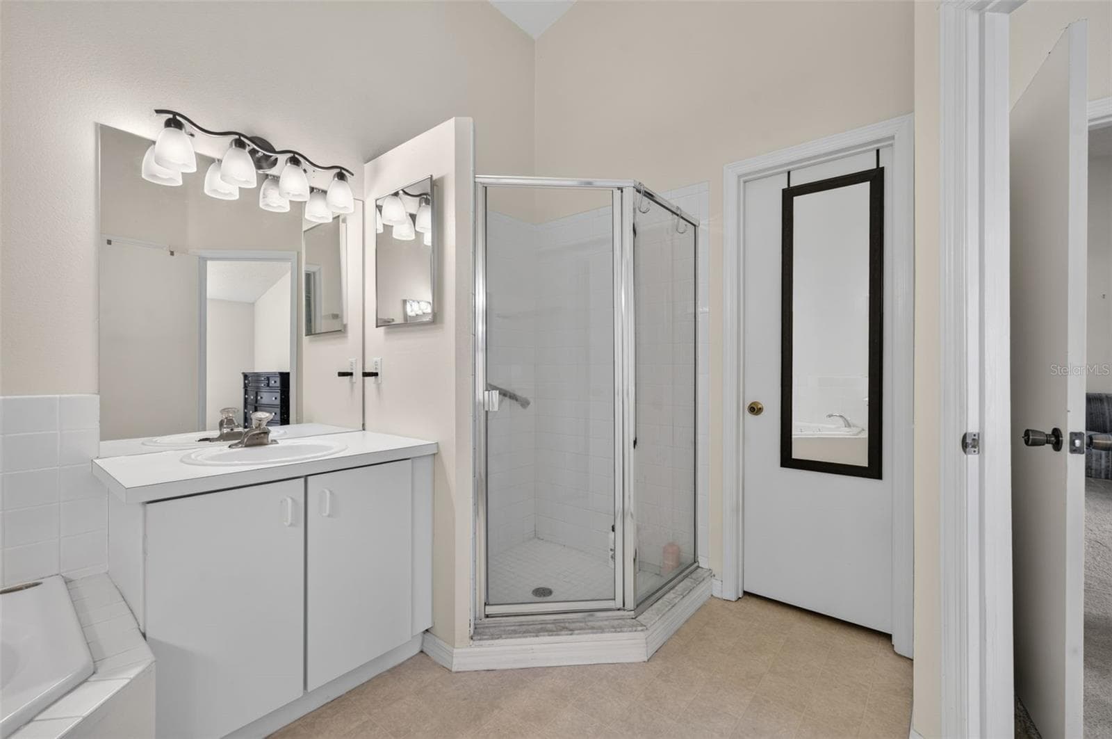 Condominium at 6126 SUNNYVALE DR #2303, ORLANDO, photo 37 of 48