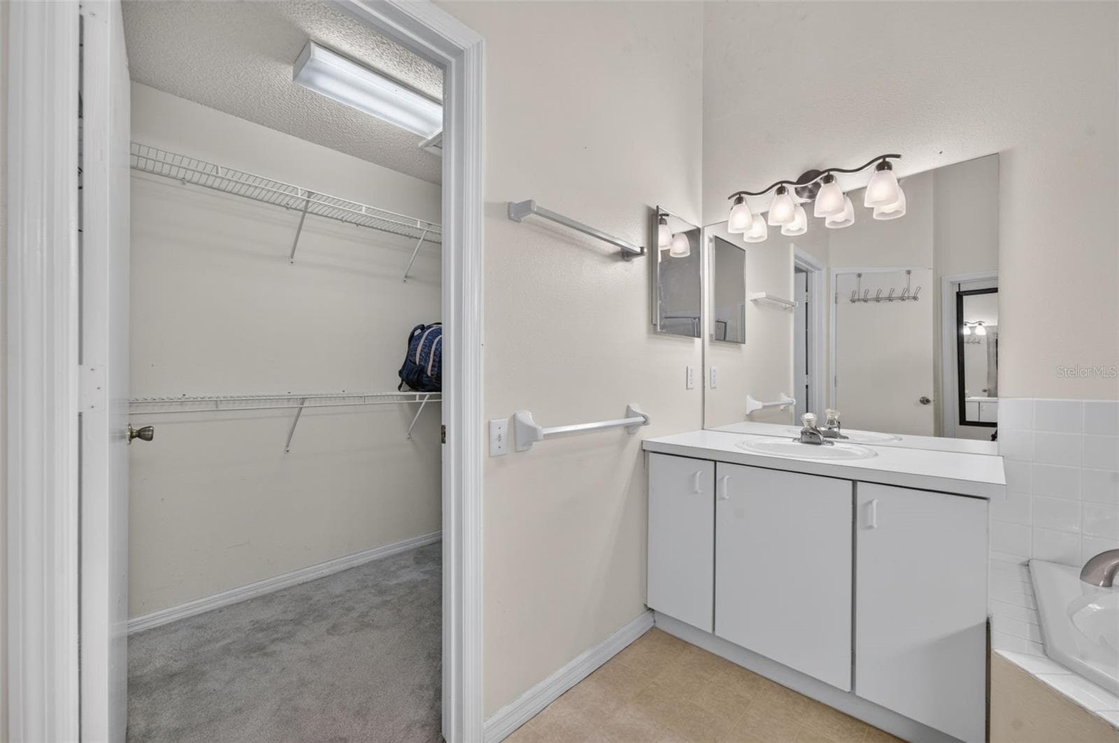 Condominium at 6126 SUNNYVALE DR #2303, ORLANDO, photo 38 of 48