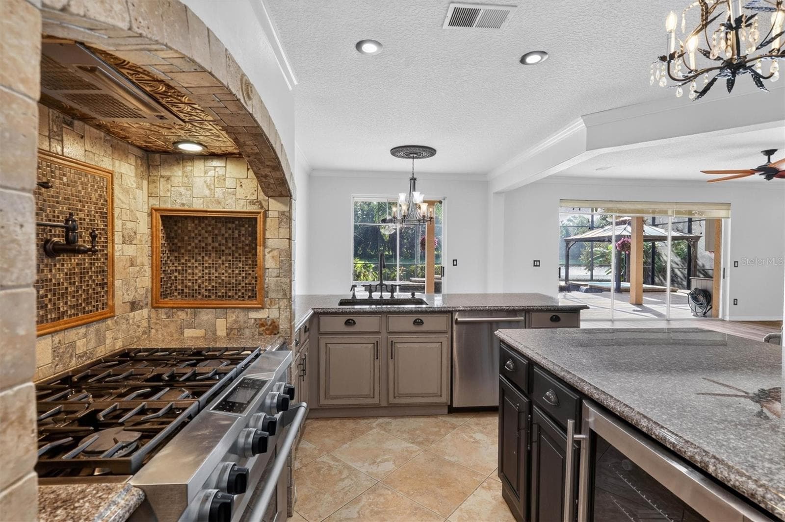 Kitchen view highlighting the gas cooking area. - 2109 WEMBLEY PL, OVIEDO