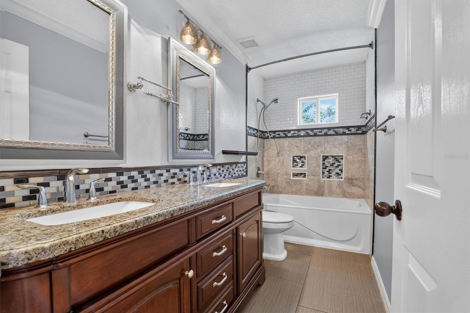3rd Bathroom with a long vanity and tub-shower area. - 2109 WEMBLEY PL, OVIEDO