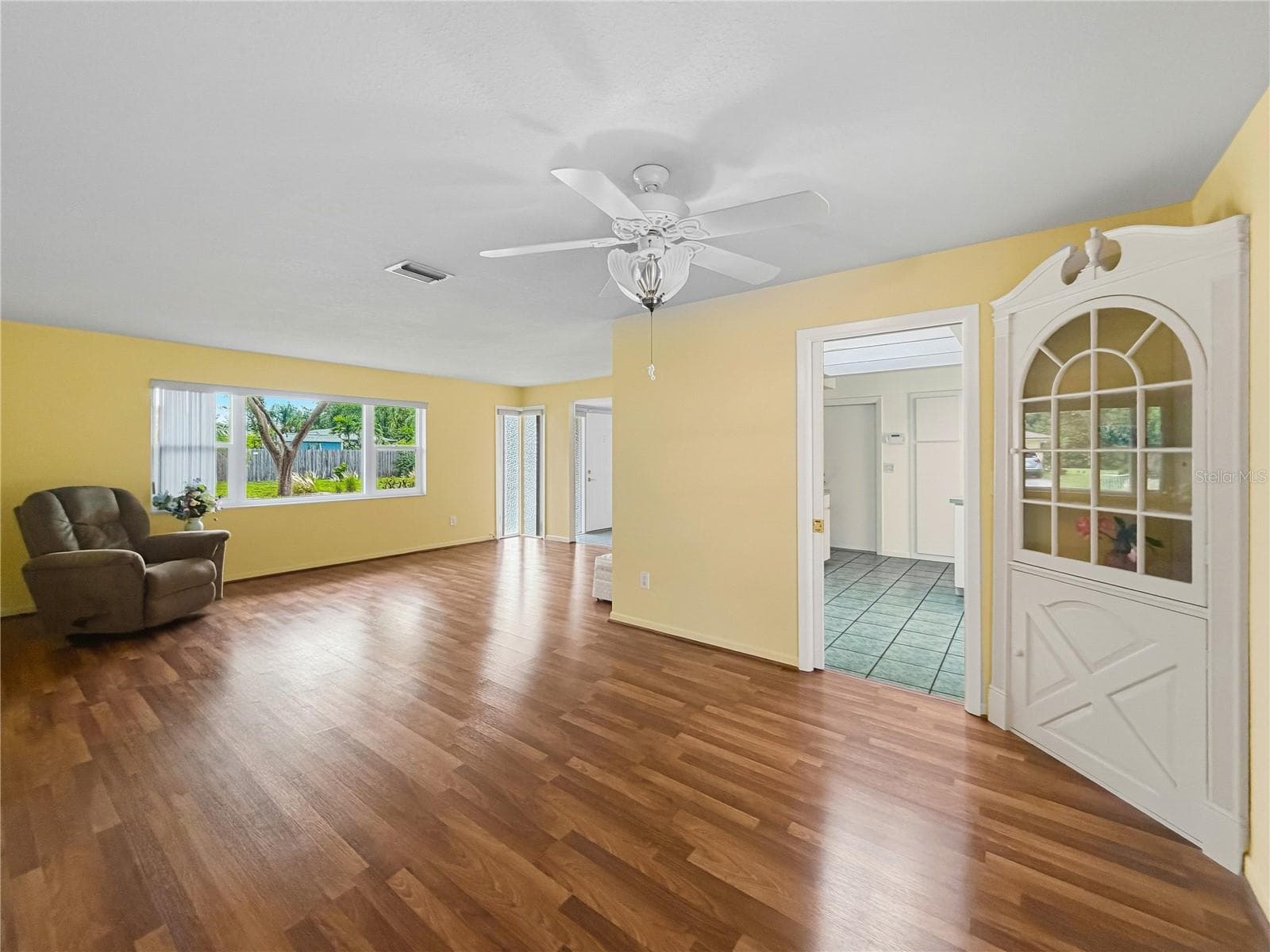 Single Family Residence at 14036 THACHER AVE, LARGO, photo 4 of 40