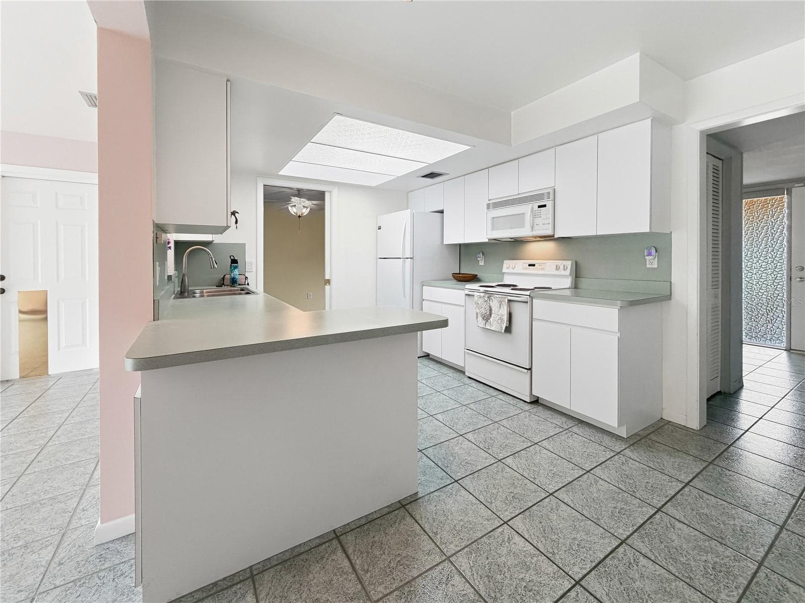 Single Family Residence at 14036 THACHER AVE, LARGO, photo 11 of 40