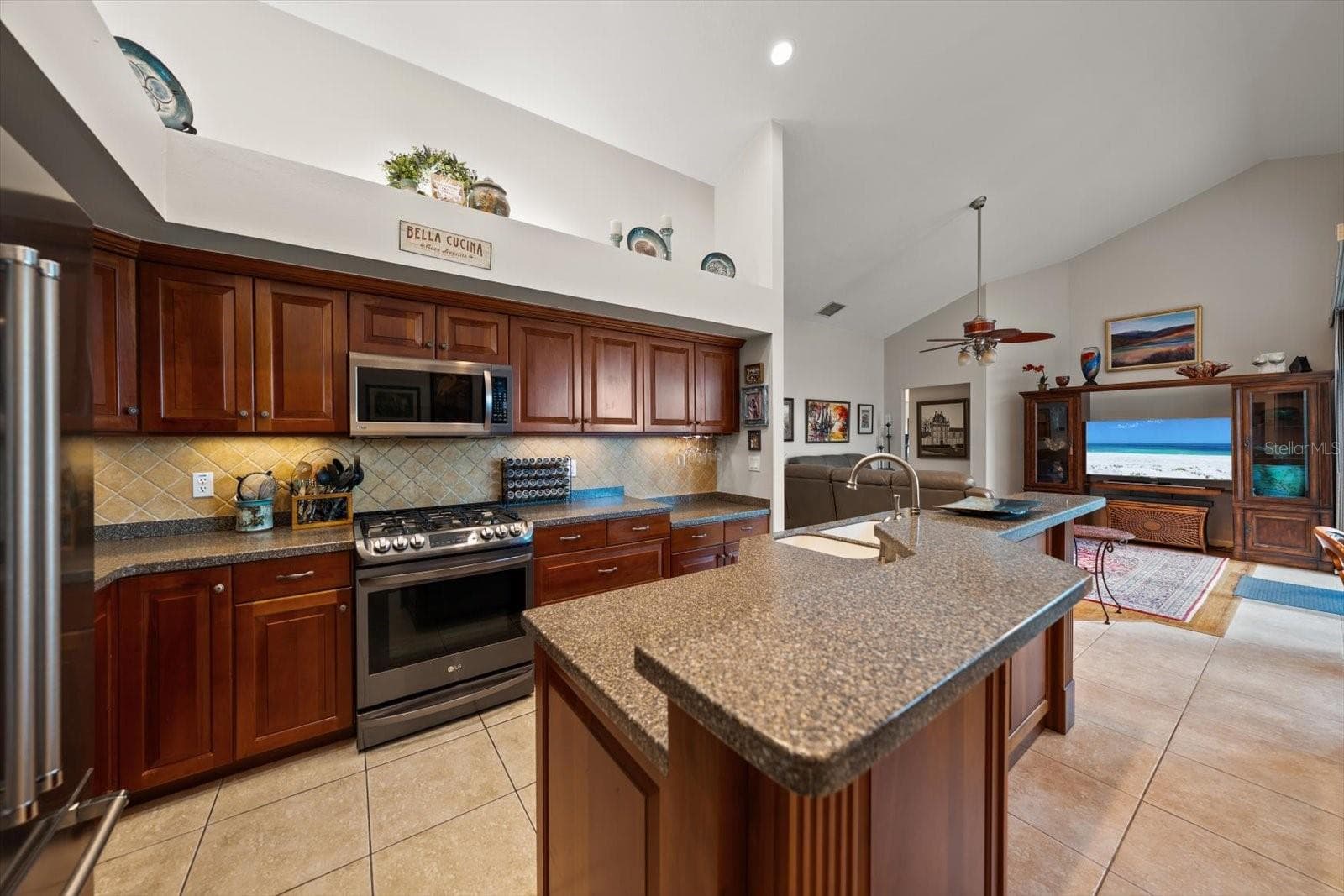Single Family Residence at 913 WESTWINDS BLVD, TARPON SPRINGS, photo 10 of 38
