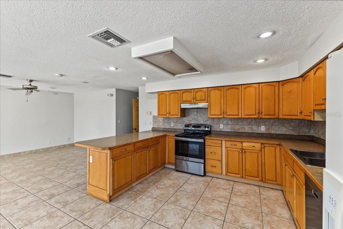 Single Family Residence at 6880 S ATLANTIC AVE, NEW SMYRNA BEACH, photo 11 of 29