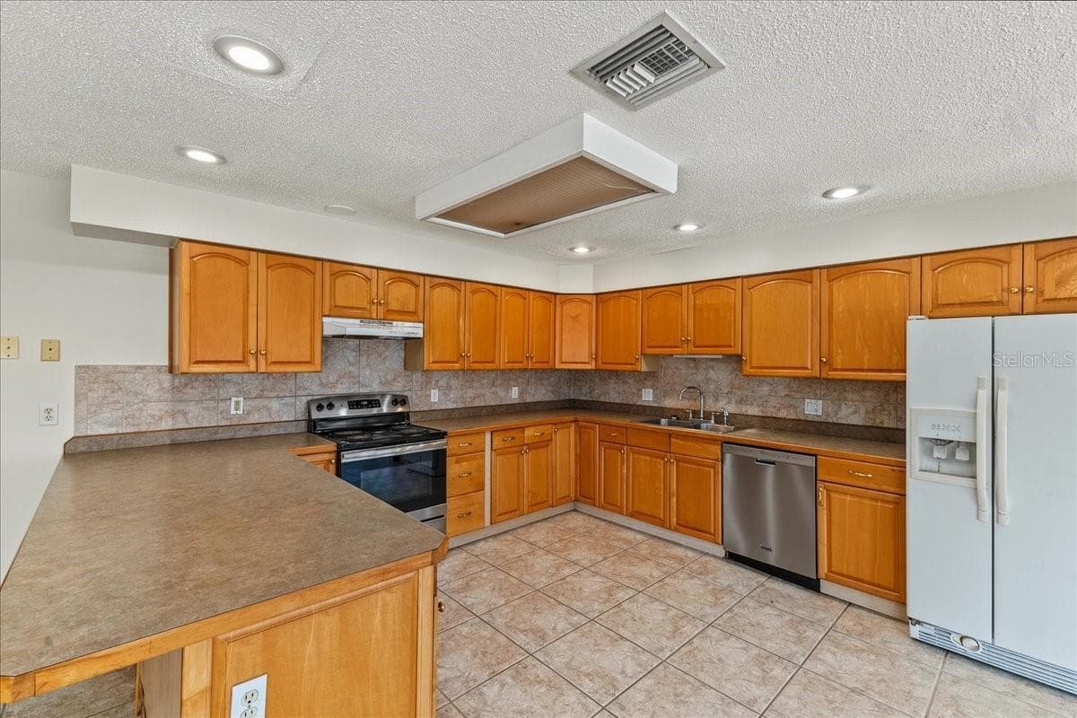Single Family Residence at 6880 S ATLANTIC AVE, NEW SMYRNA BEACH, photo 13 of 29
