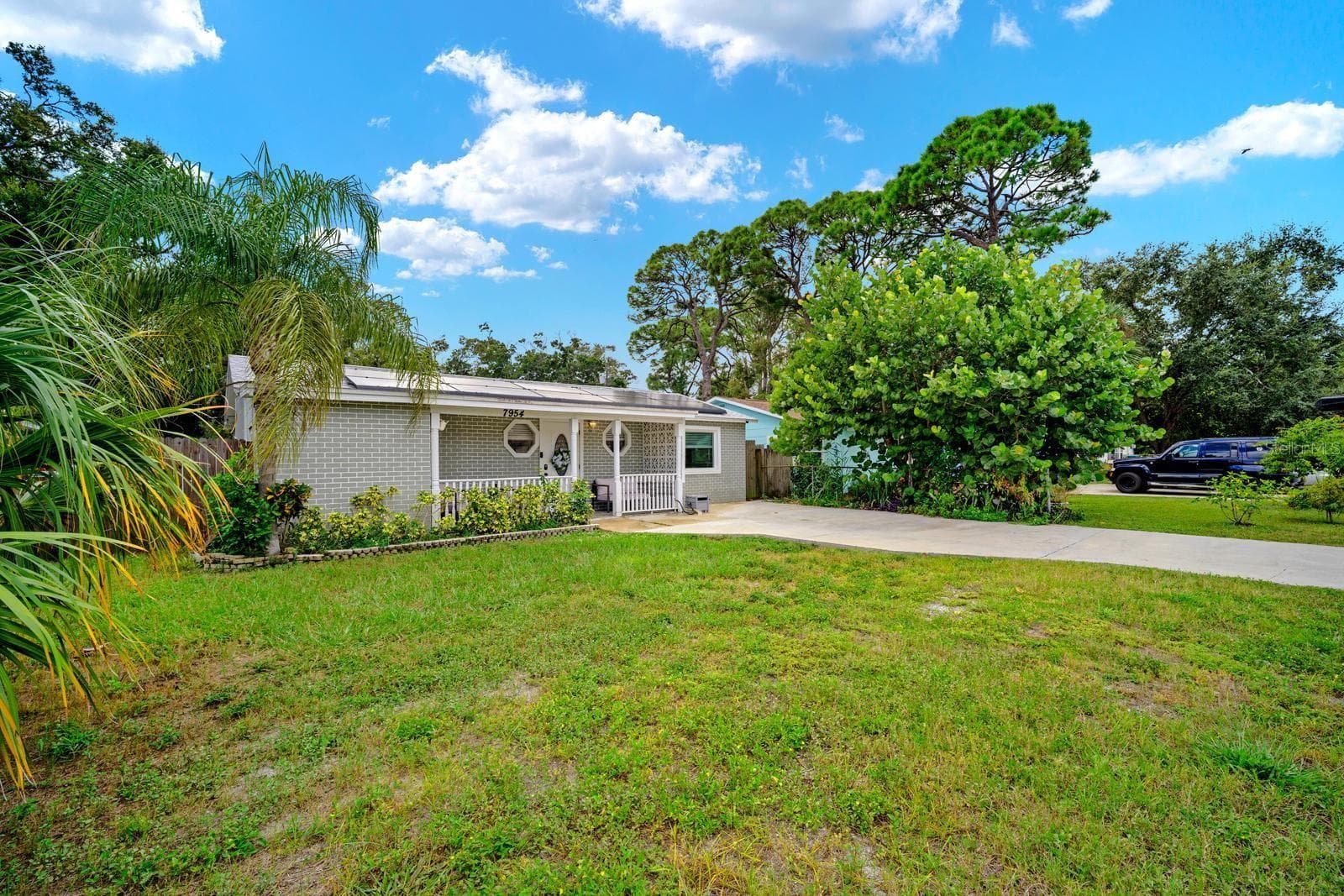 Single Family Residence at 7954 49TH AVE N, ST PETERSBURG, photo 4 of 32