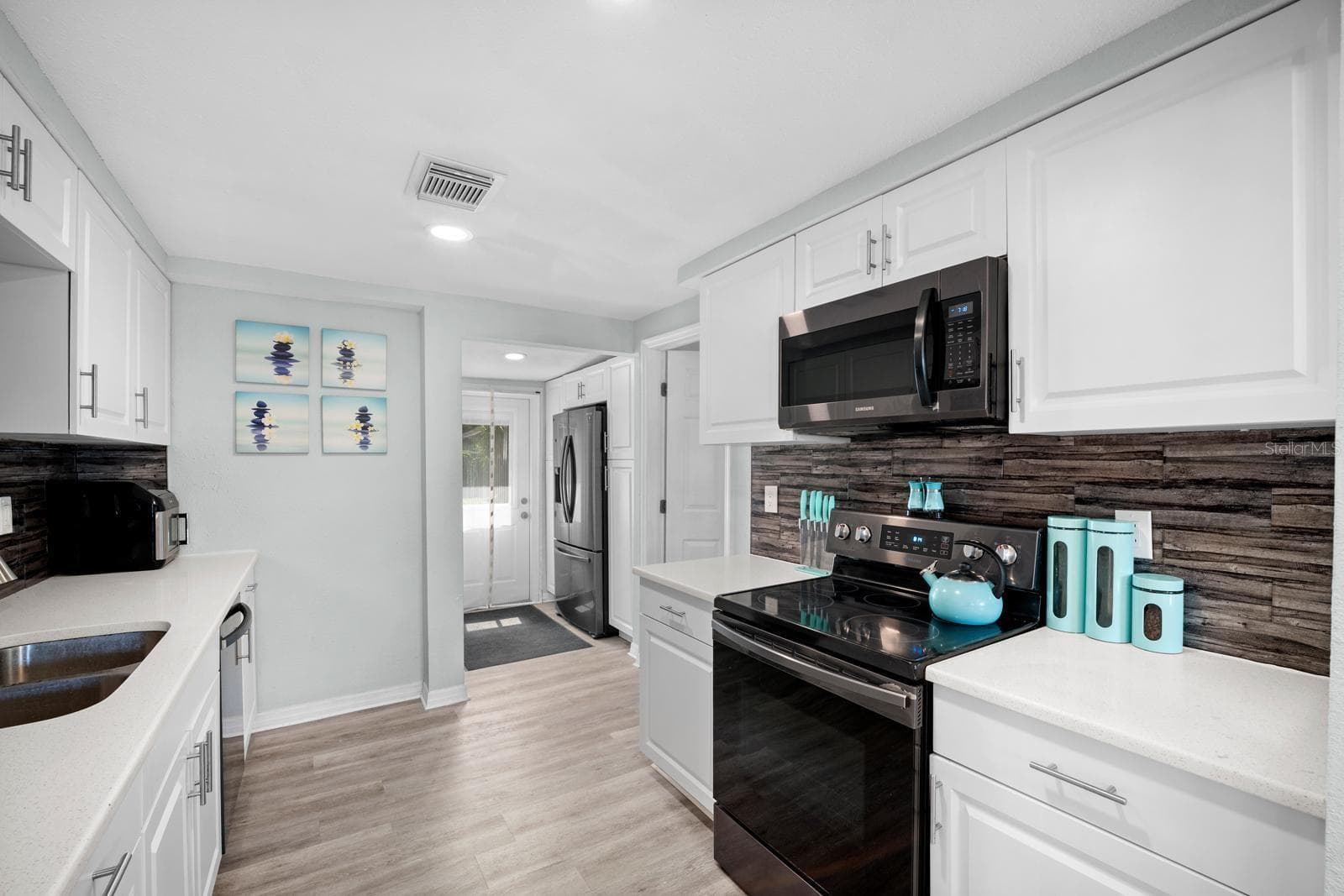 Single Family Residence at 7954 49TH AVE N, ST PETERSBURG, photo 11 of 32