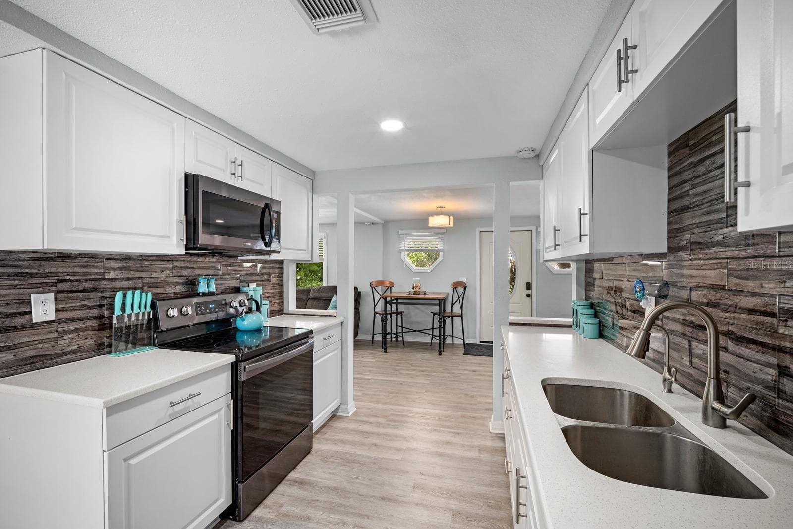 Single Family Residence at 7954 49TH AVE N, ST PETERSBURG, photo 13 of 32