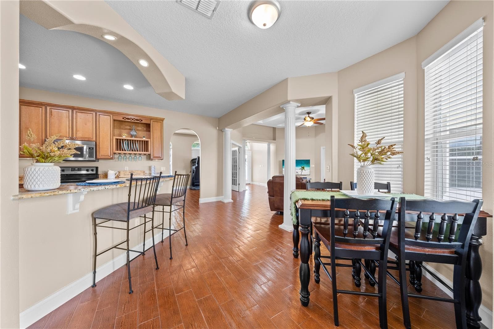 Breakfast Bar and Breakfast Nook - 4349 PACKARD AVE, ST CLOUD