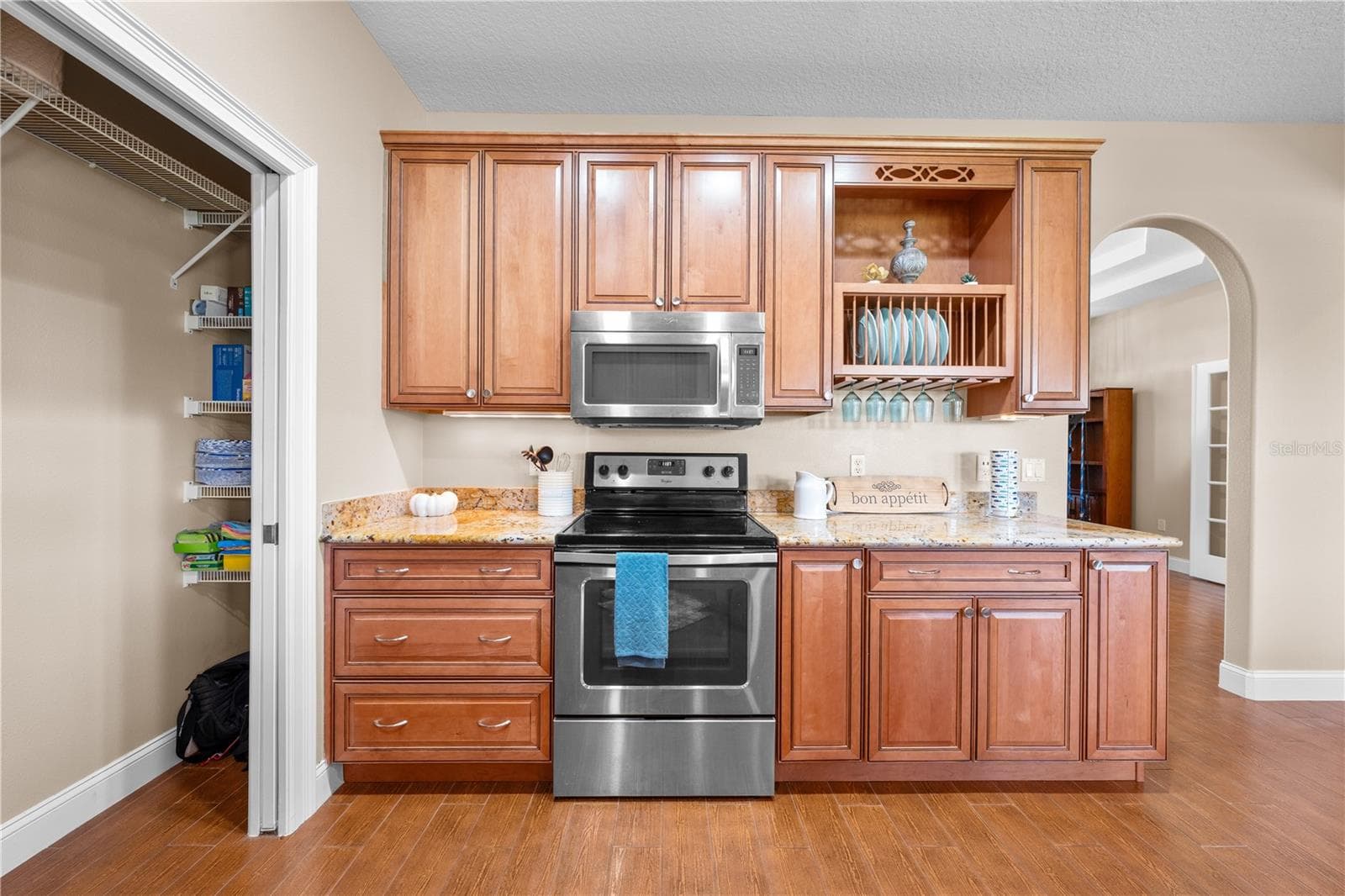 Custom Dish and Glass with plenty of space for cookbooks. - 4349 PACKARD AVE, ST CLOUD