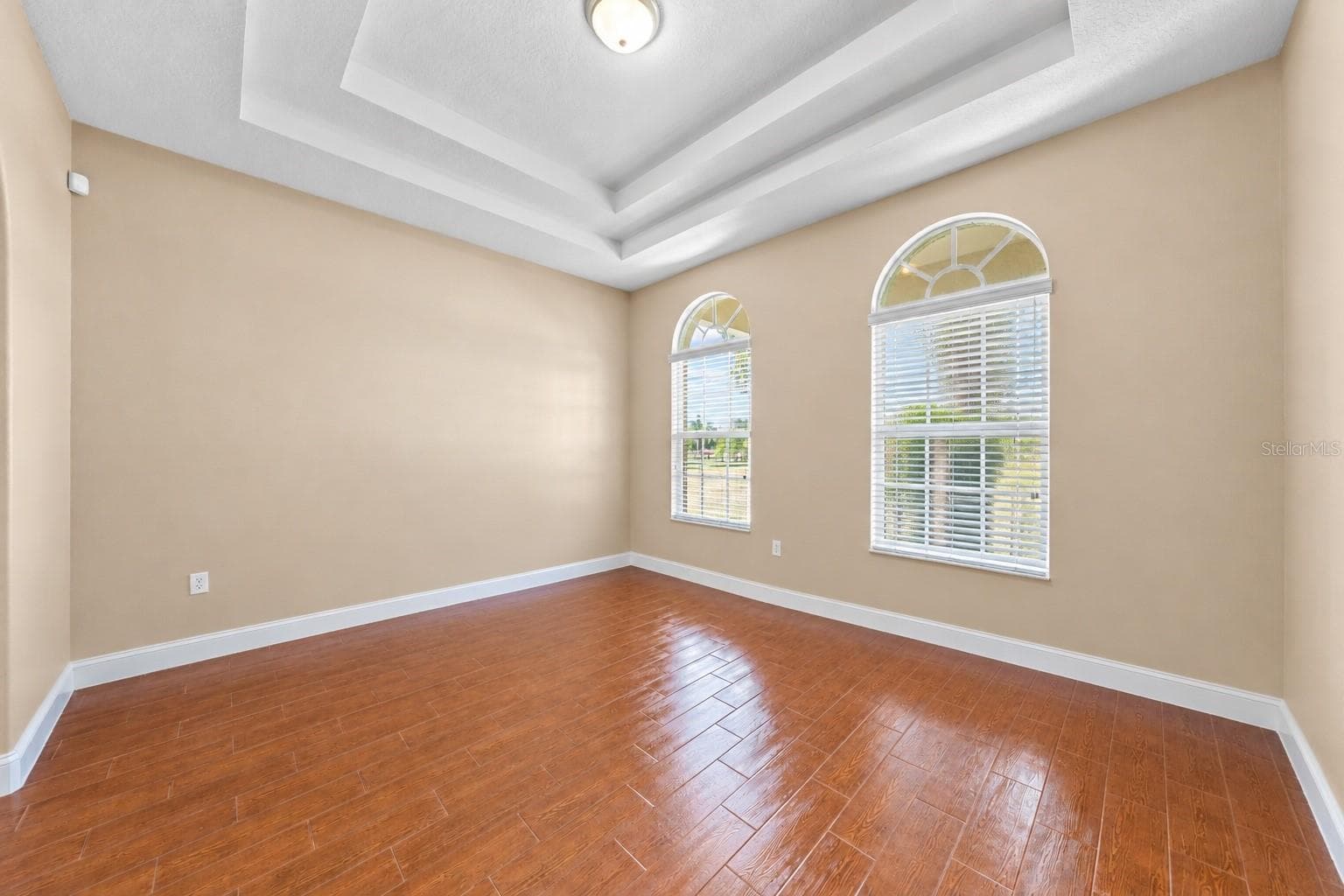 Dining Room with Tray Ceiling - 4349 PACKARD AVE, ST CLOUD