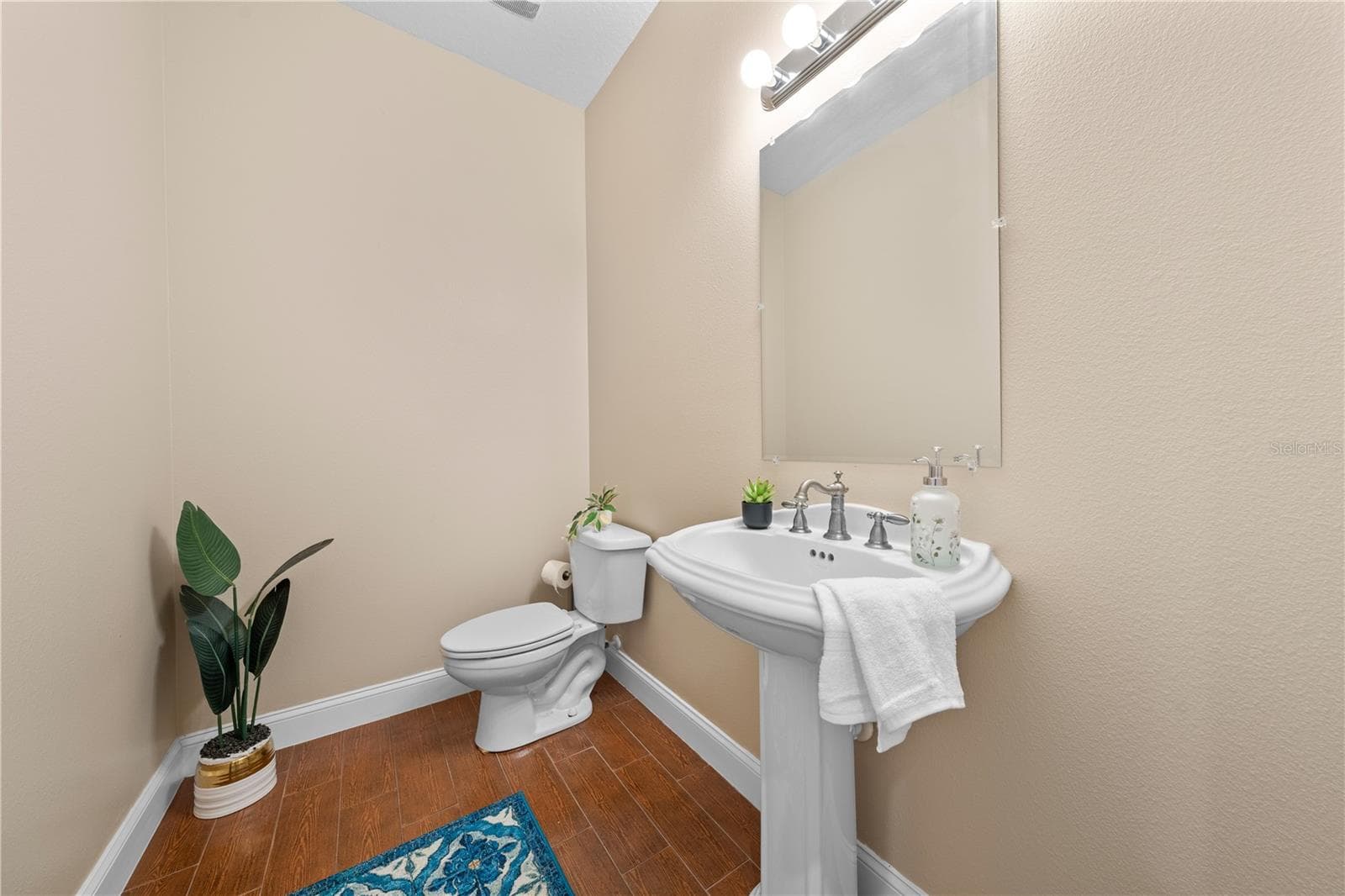 Guest 1/2 Bathroom. - 4349 PACKARD AVE, ST CLOUD