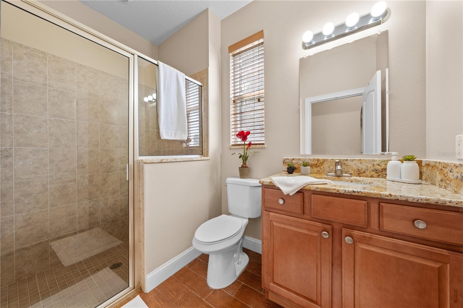 Full Bathroom #2 - 4349 PACKARD AVE, ST CLOUD