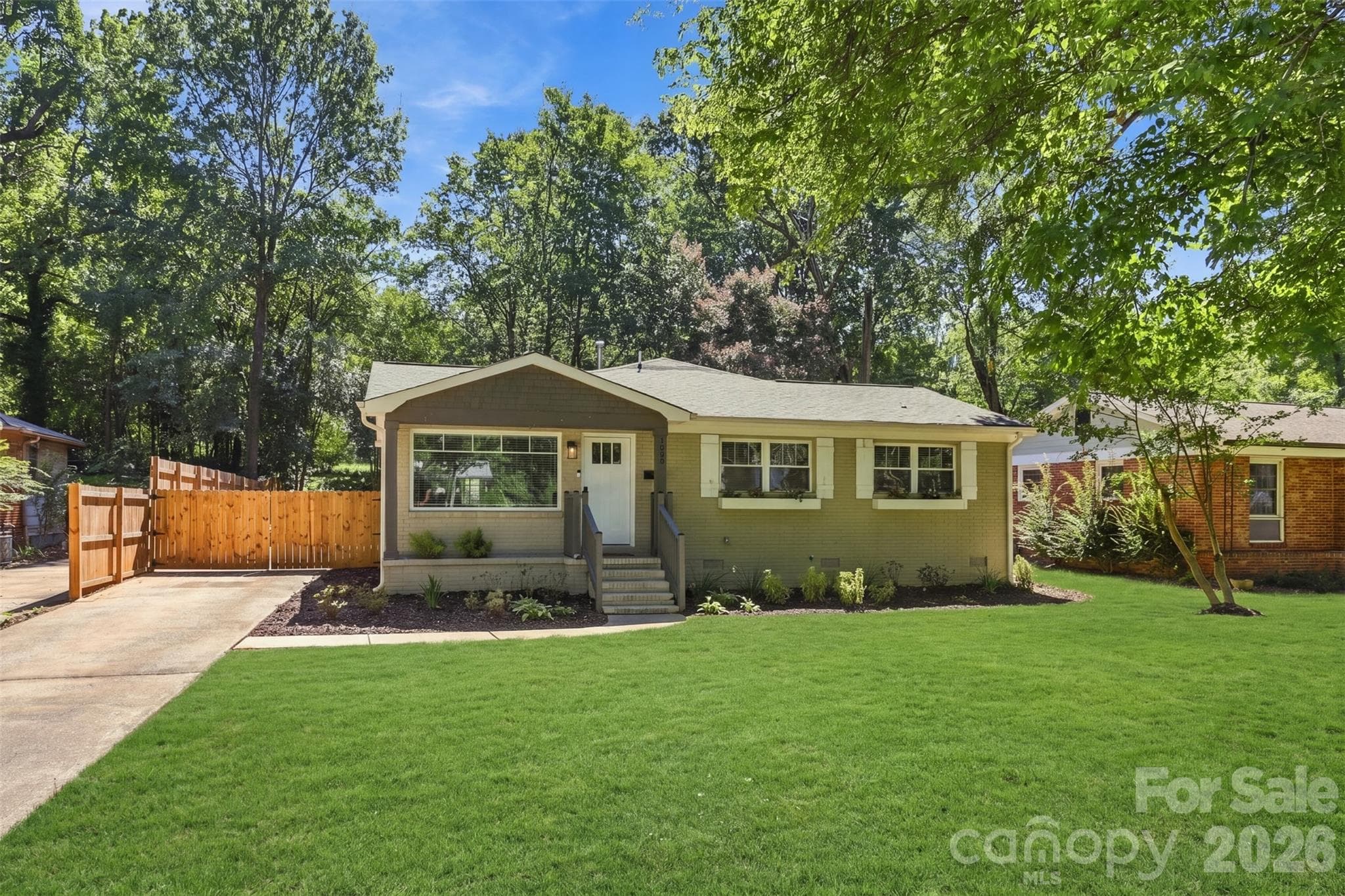 Single Family Residence at 1208 Tarrington Avenue, Charlotte, photo 2 of 32