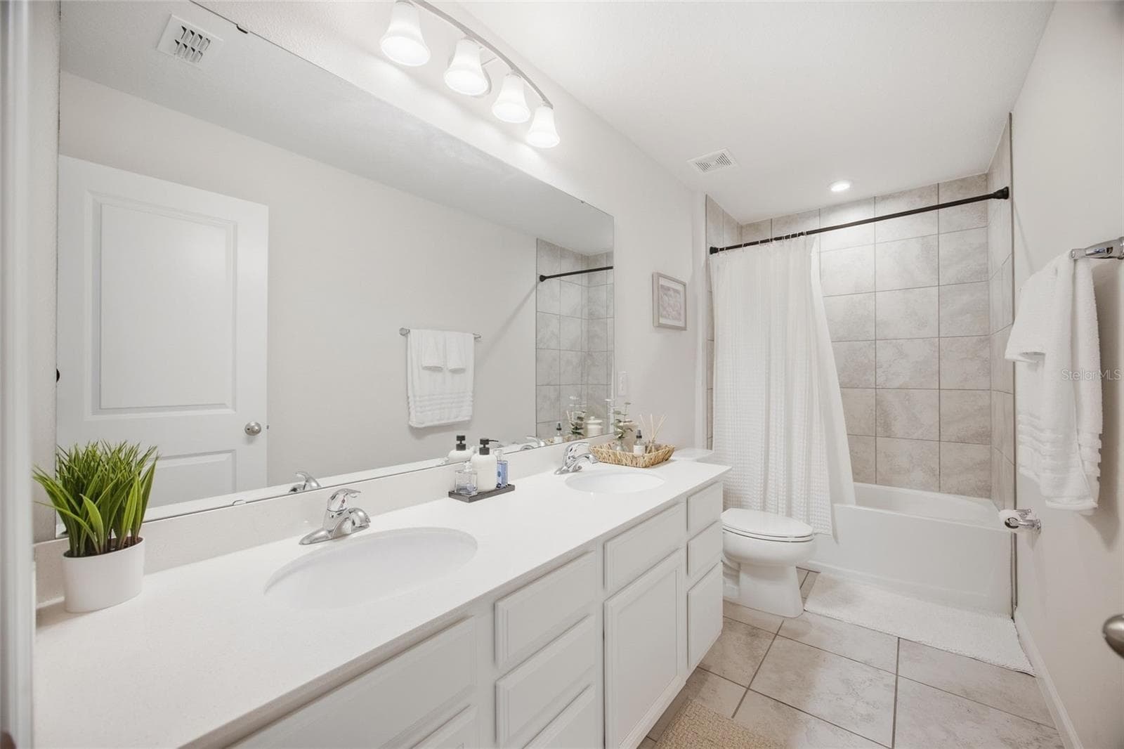 Upstairs Bathroom 2 - 264 SIESTA VISTA CT, DAVENPORT