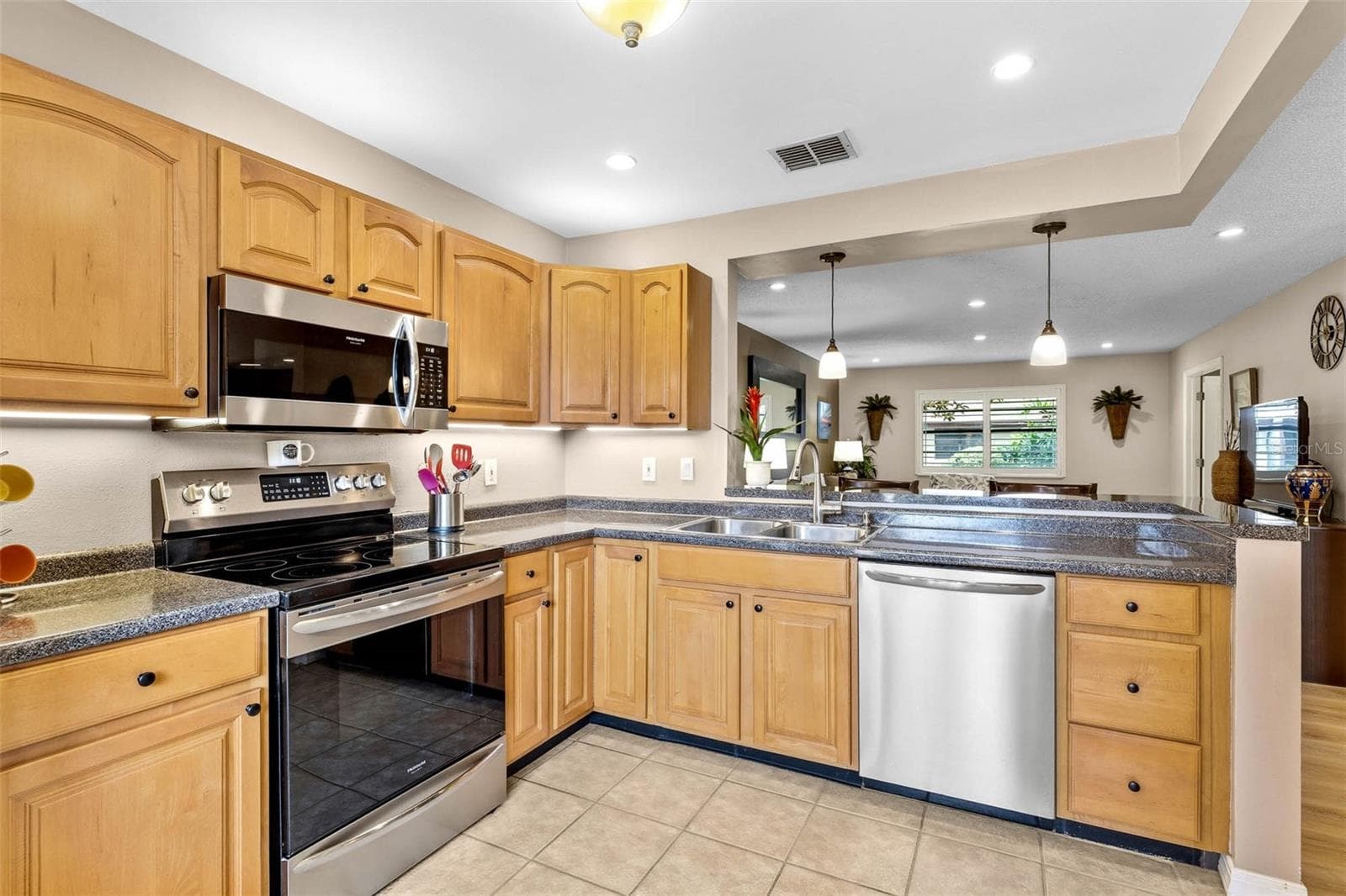 Villa at 2925 BOXWOOD CT, PALM HARBOR, photo 7 of 40