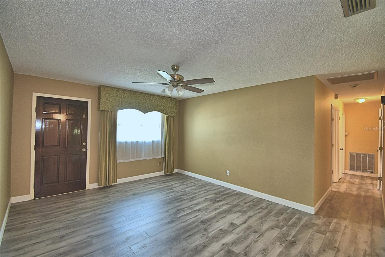 Single Family Residence at 2815 CHRISTIE LN, LAKELAND, photo 6 of 75