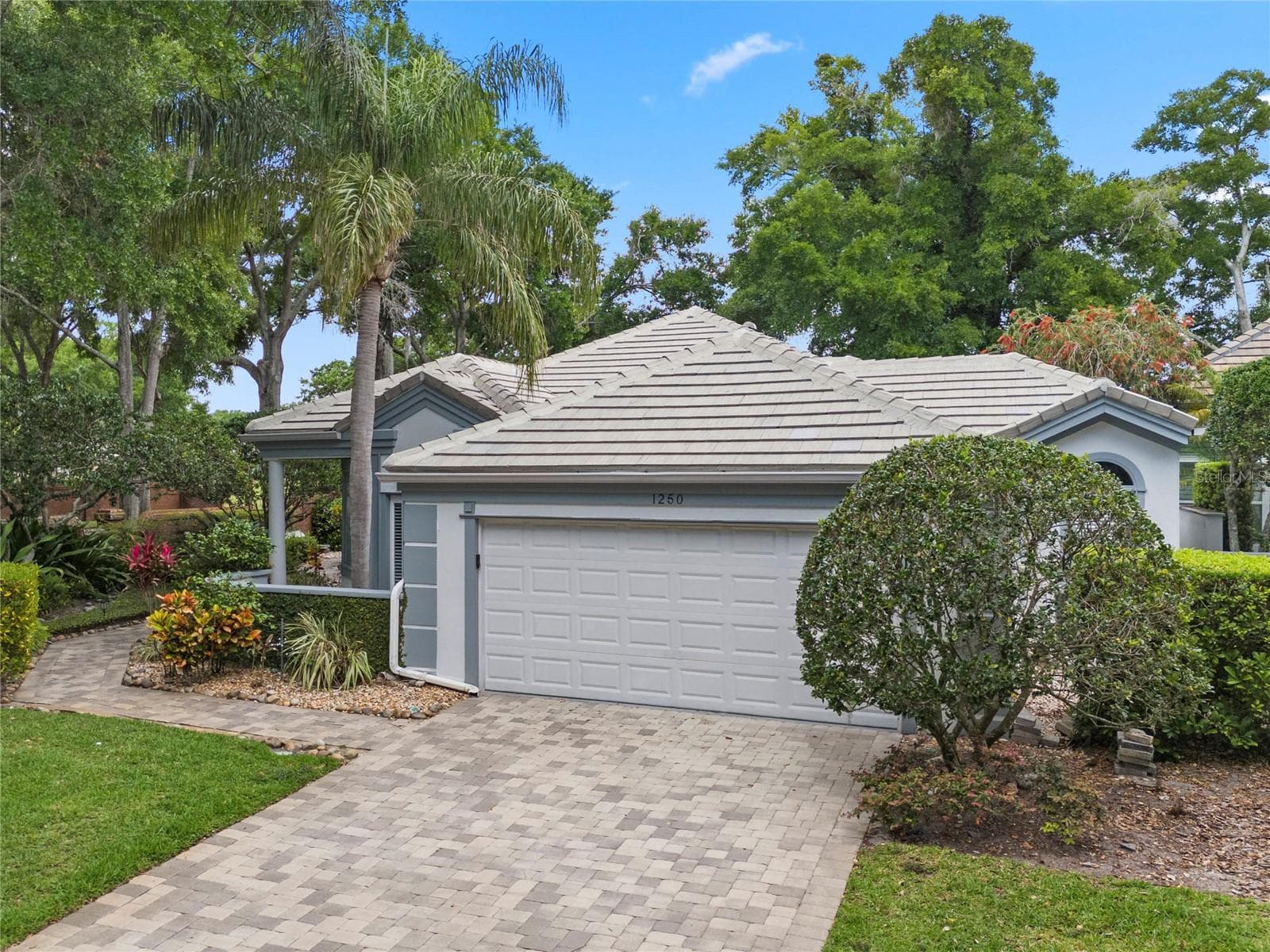 1250 E LANGLEY CT