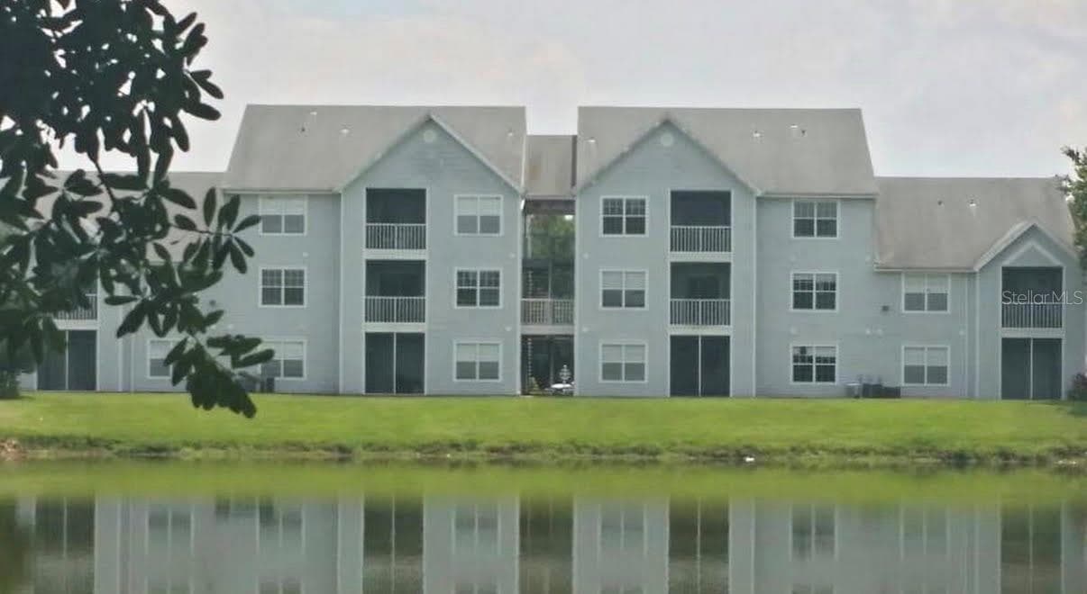 1213 BERMUDA LAKES LN #206