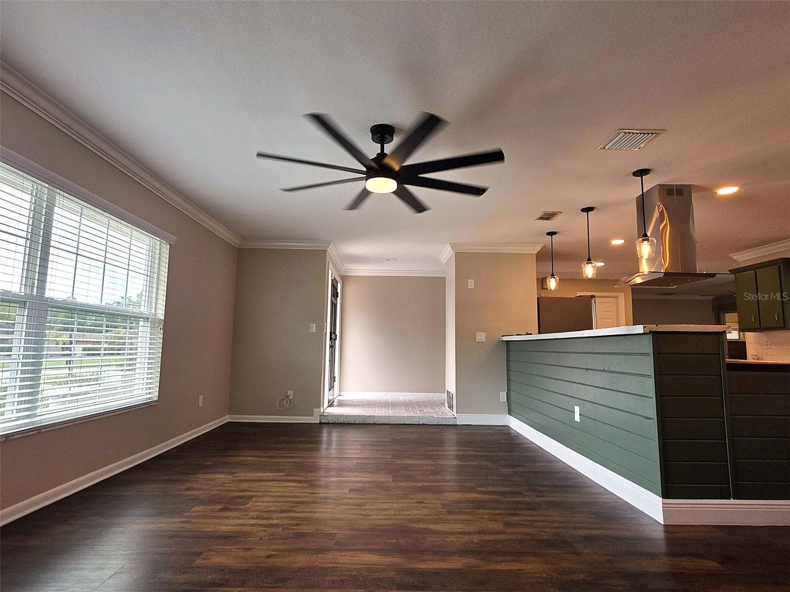 LIVING ROOM TO FOYER - 123 ELM SQ S, LAKELAND
