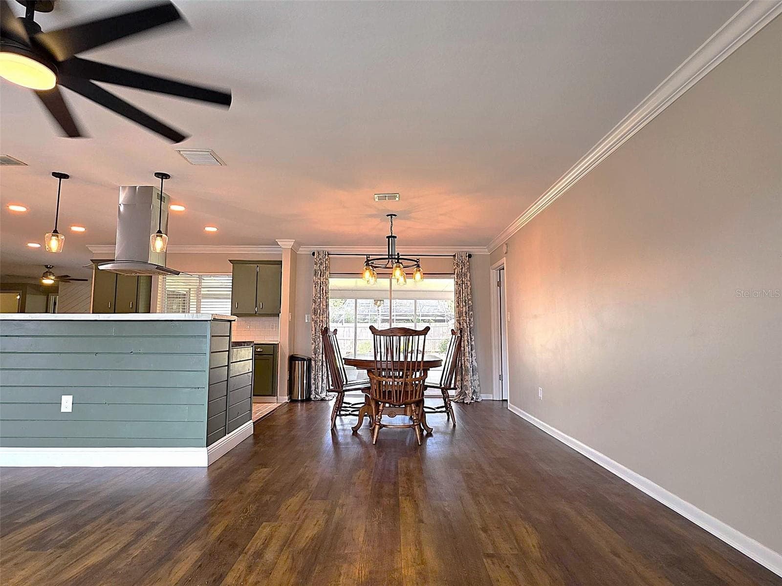 LIVING ROOM TO DINING - 123 ELM SQ S, LAKELAND