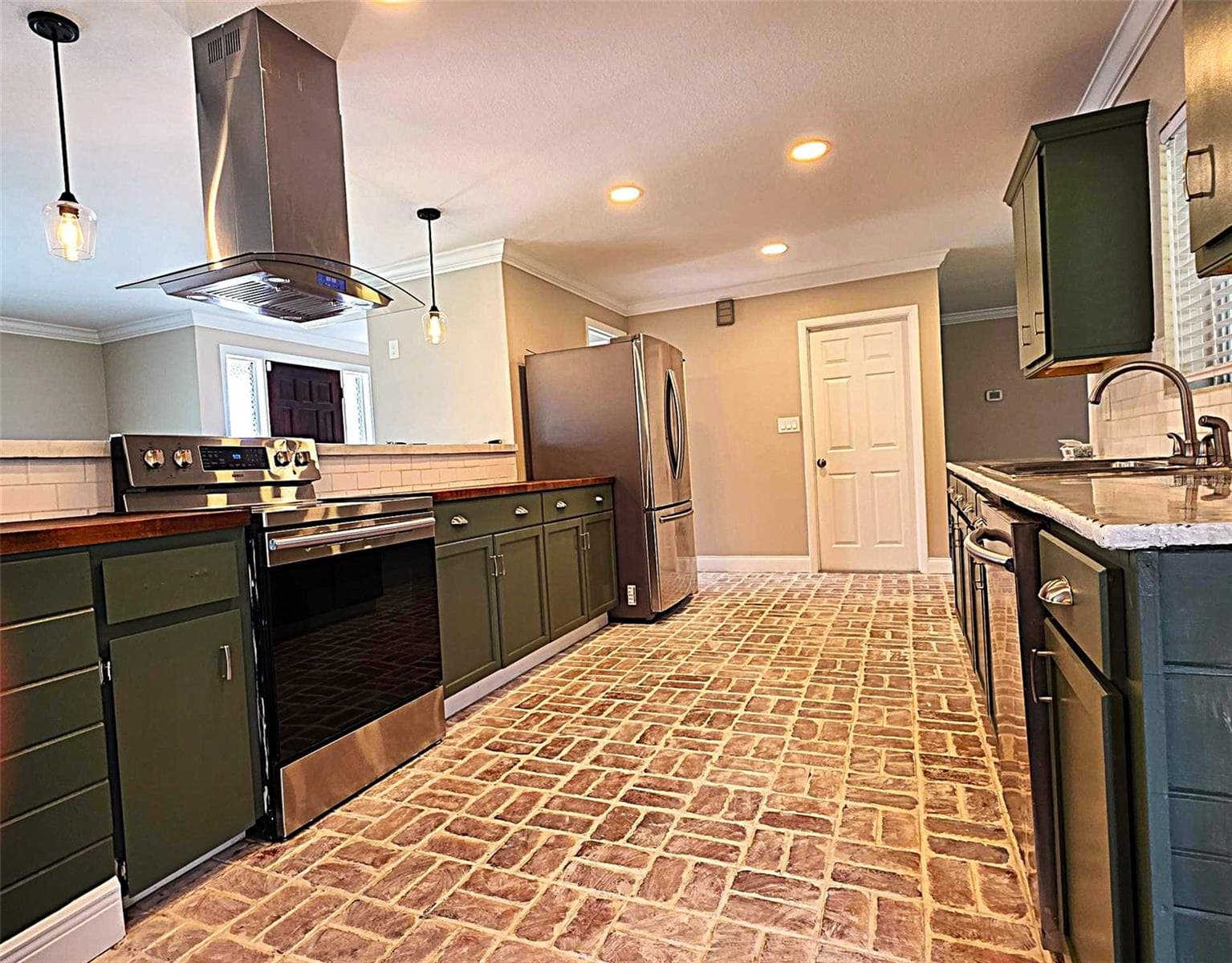 Single Family Residence at 123 ELM SQ S, LAKELAND, photo 9 of 31
