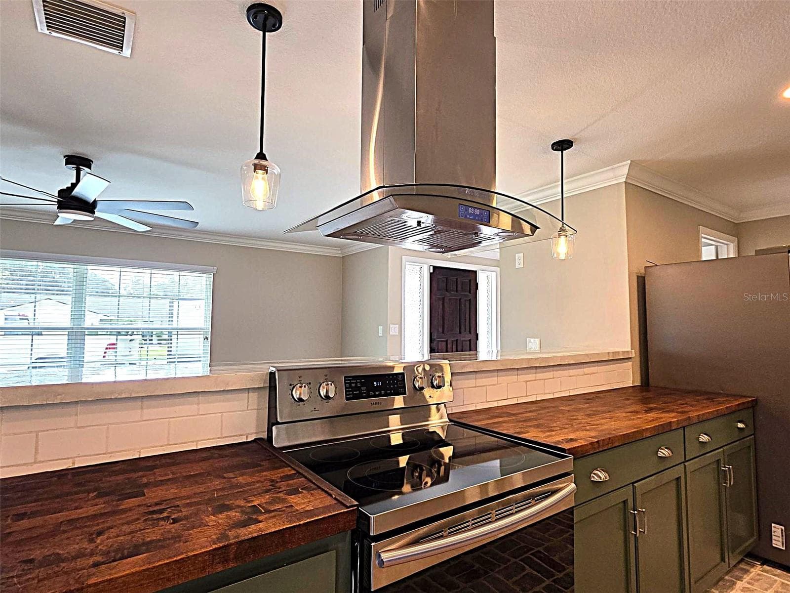 Single Family Residence at 123 ELM SQ S, LAKELAND, photo 11 of 31